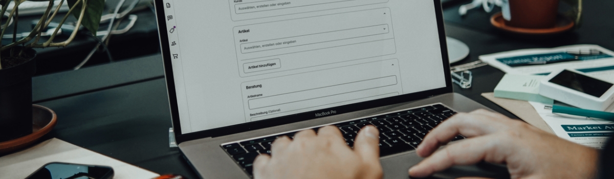 laptop digital invoice